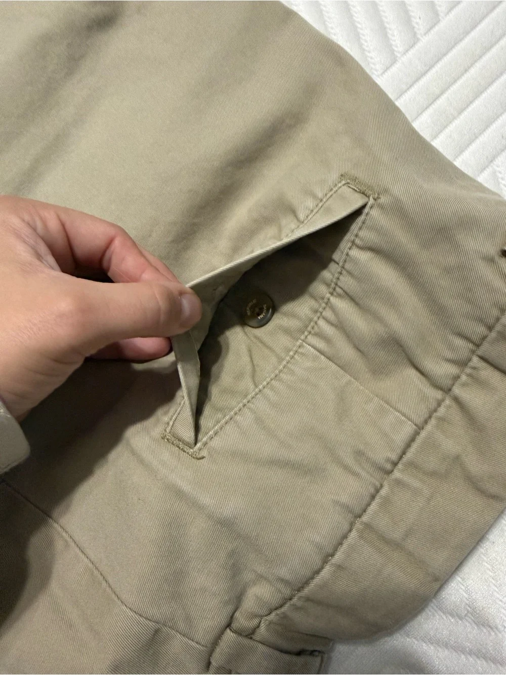 Banana Republic Men's Aiden Chino in Khaki 33x30